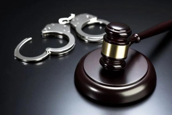 创元网配资 “追星族”许某某将明星行程倒卖给“代拍”“私生“获利2万被抓，被判数月有期徒刑、公开赔礼道歉